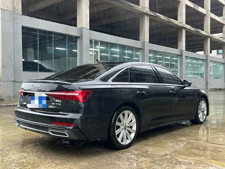 Фото 4 - Audi A6L