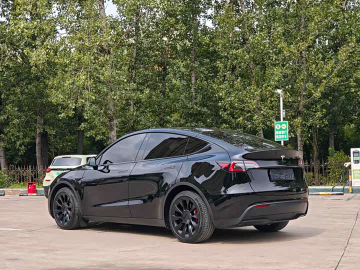 Фото 4 - Tesla Model Y
