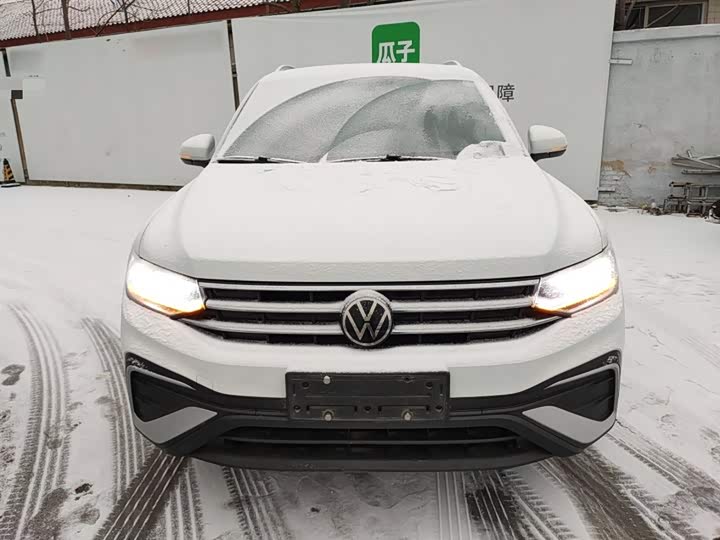 Фото 3 - Volkswagen Tiguan L Pro