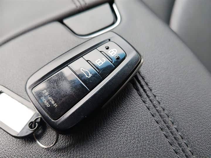 Фото 9 - Toyota Avalon