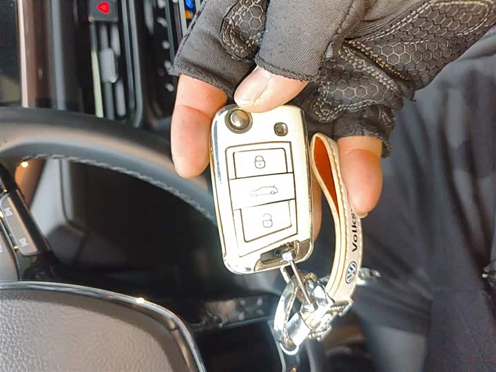 Фото 9 - Volkswagen Tharu