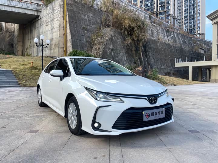 Фото 3 - Toyota Corolla