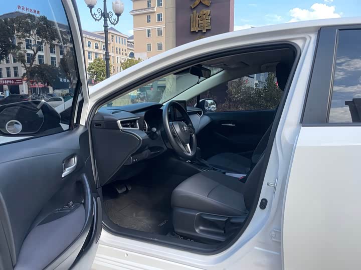 Фото 5 - Toyota Corolla