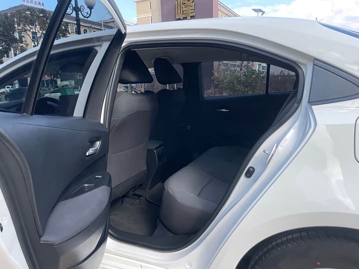 Фото 6 - Toyota Corolla