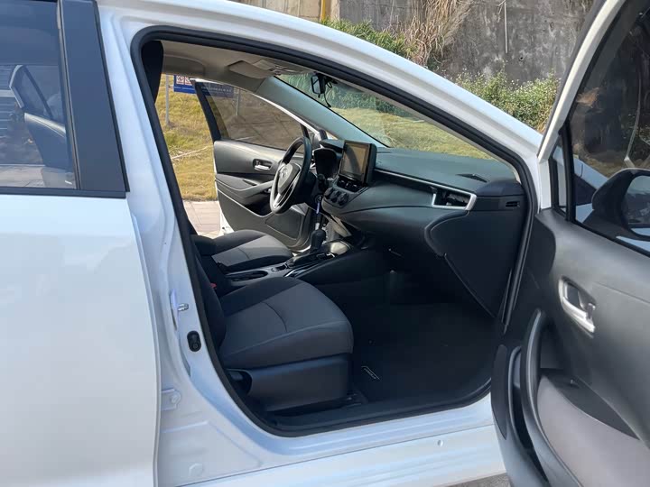 Фото 7 - Toyota Corolla