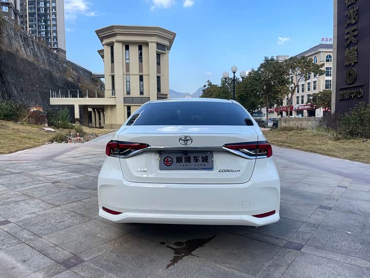 Фото 9 - Toyota Corolla