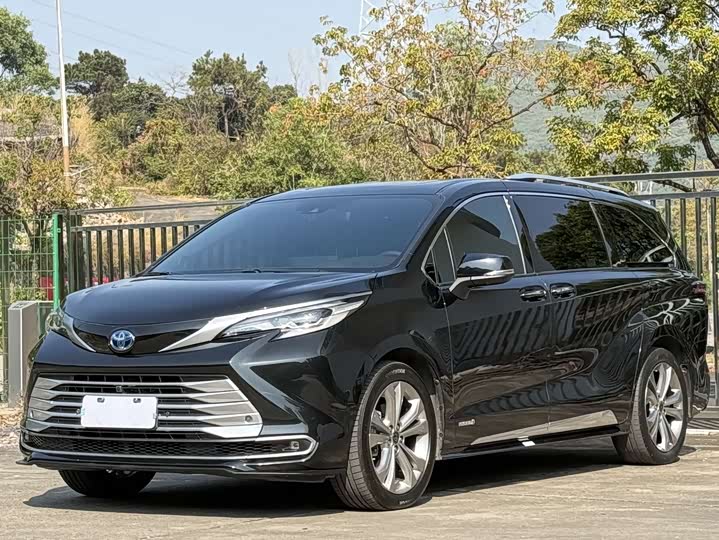 Фото 1 - Toyota Sienna