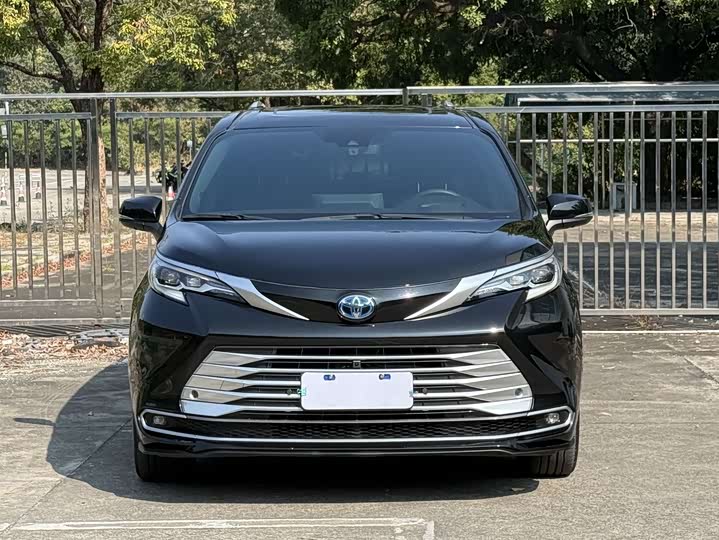 Фото 2 - Toyota Sienna