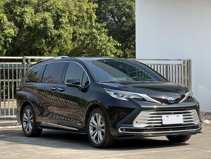 Фото 3 - Toyota Sienna