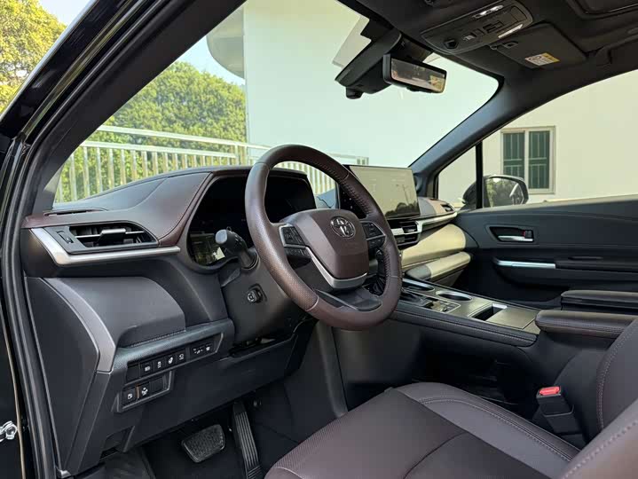 Фото 5 - Toyota Sienna