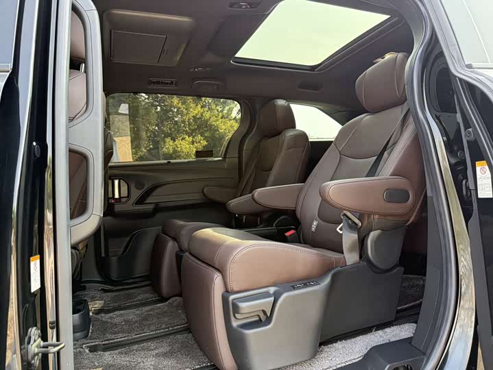 Фото 6 - Toyota Sienna