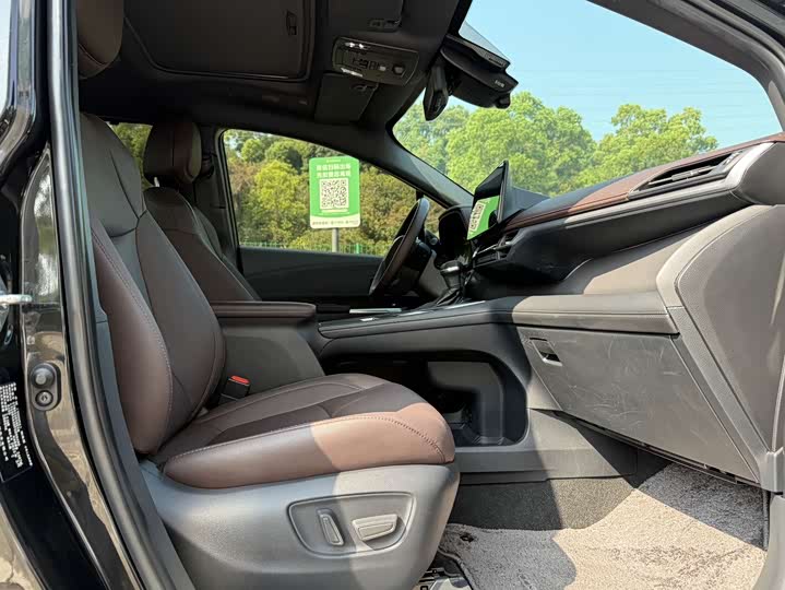 Фото 7 - Toyota Sienna