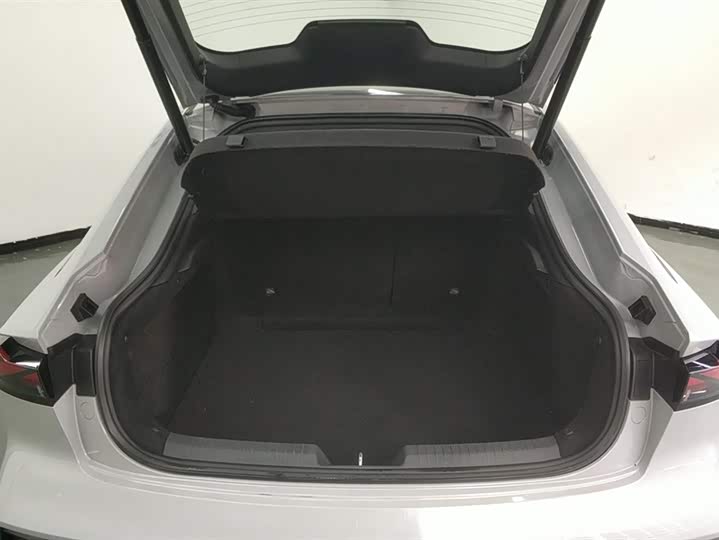 Фото 4 - Changan UNI-V