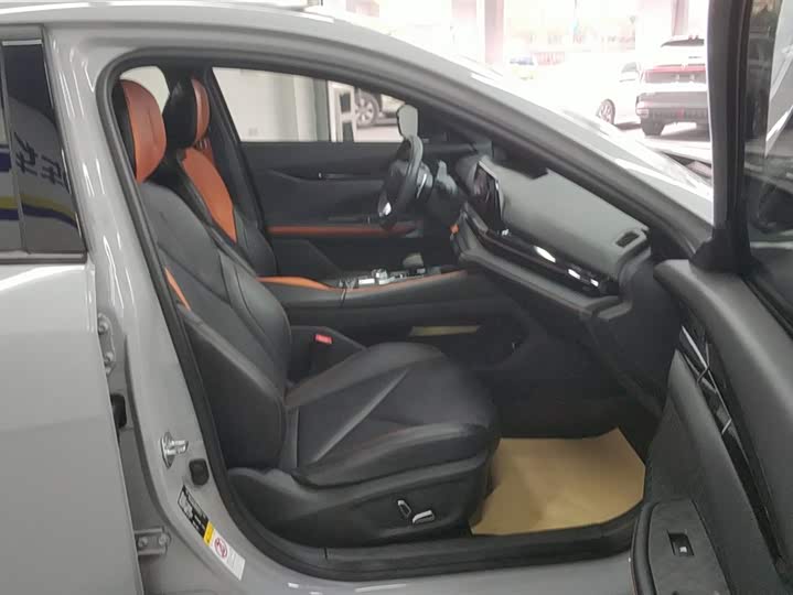 Фото 8 - Changan UNI-V