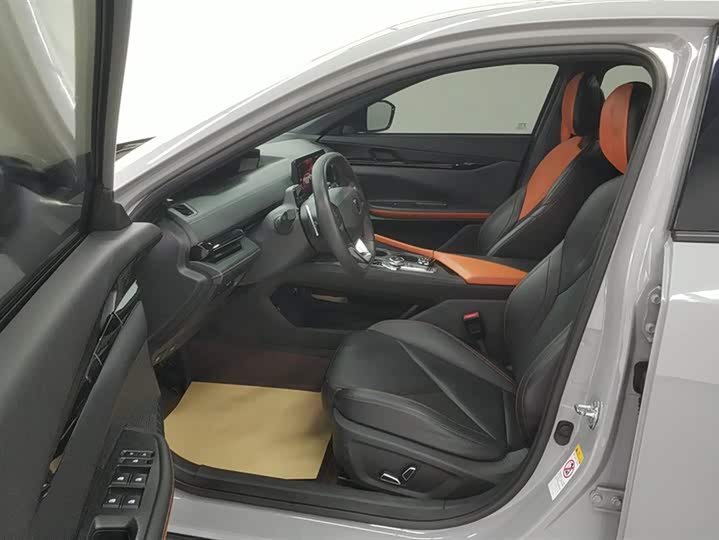 Фото 9 - Changan UNI-V