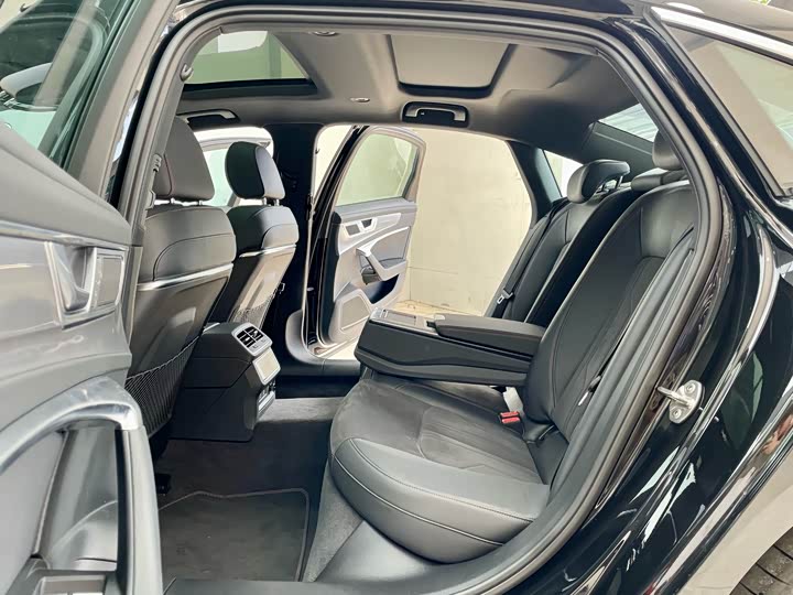 Фото 8 - Audi A6L