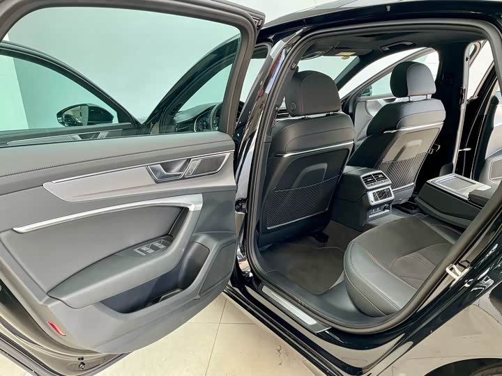 Фото 9 - Audi A6L