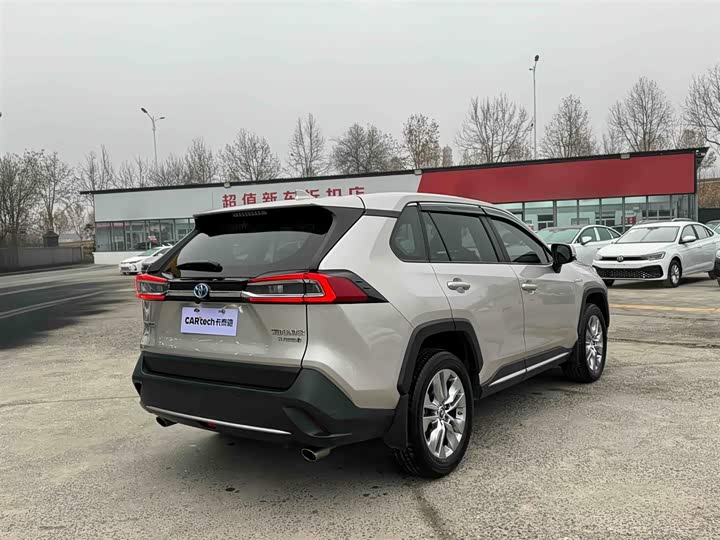 Фото 3 - Toyota Wildlander