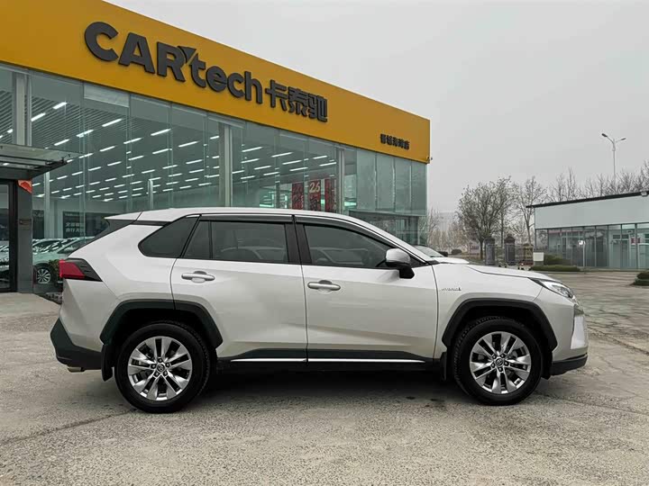 Фото 4 - Toyota Wildlander