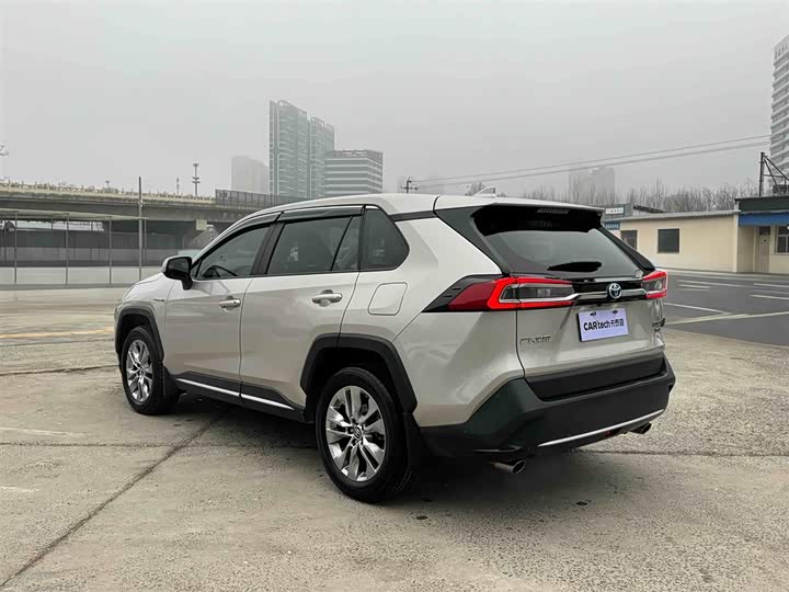 Фото 6 - Toyota Wildlander