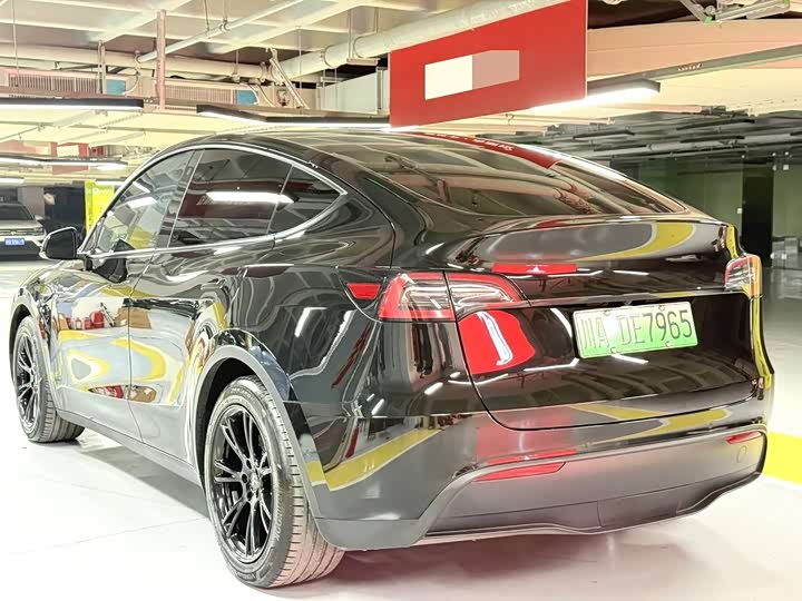 Фото 4 - Tesla Model Y