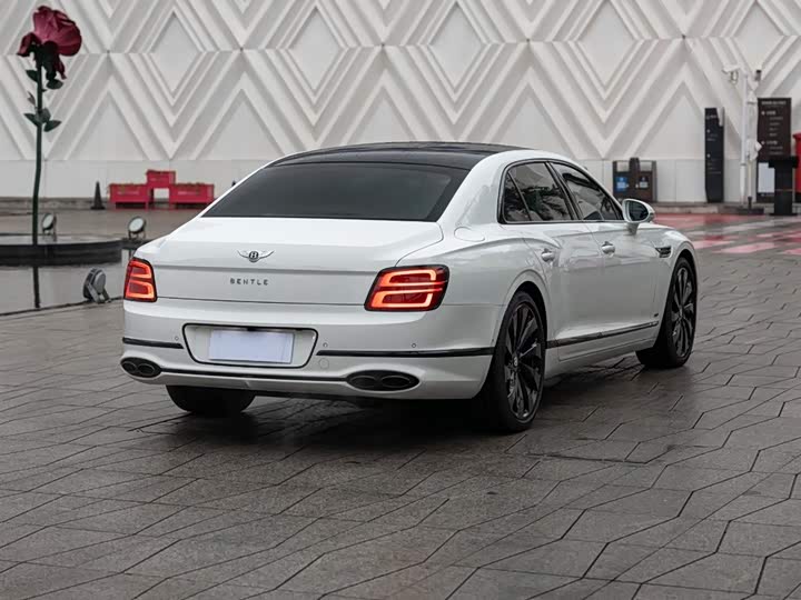 Фото 4 - Bentley Flying Spur