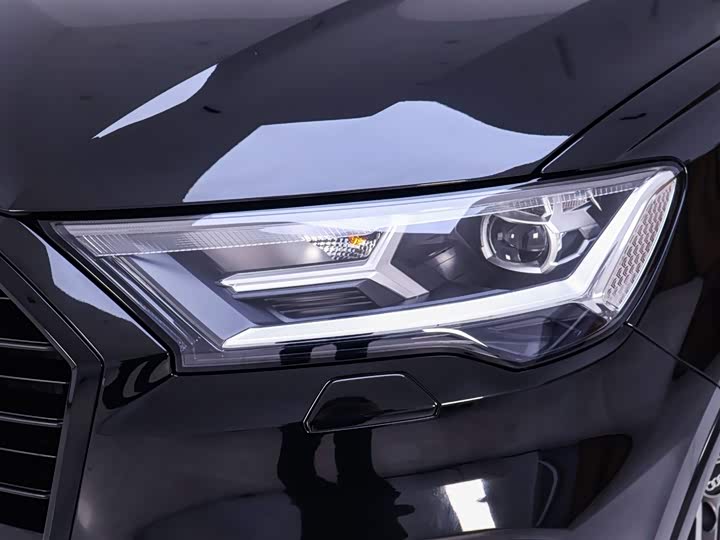 Фото 4 - Audi Q7