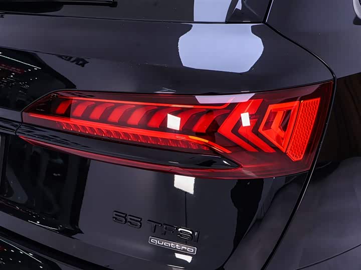 Фото 9 - Audi Q7