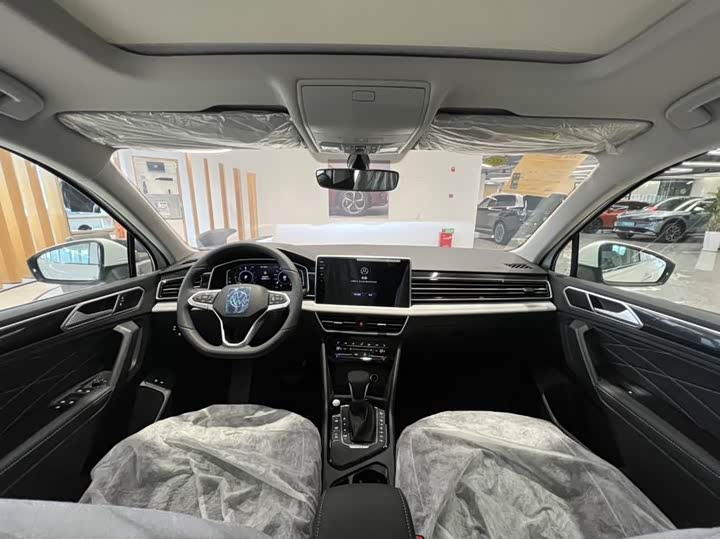 Фото 8 - Volkswagen Tiguan L Hybrid