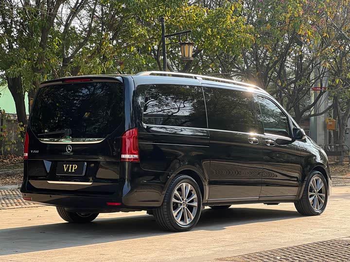 Фото 6 - Mercedes-Benz V-Class