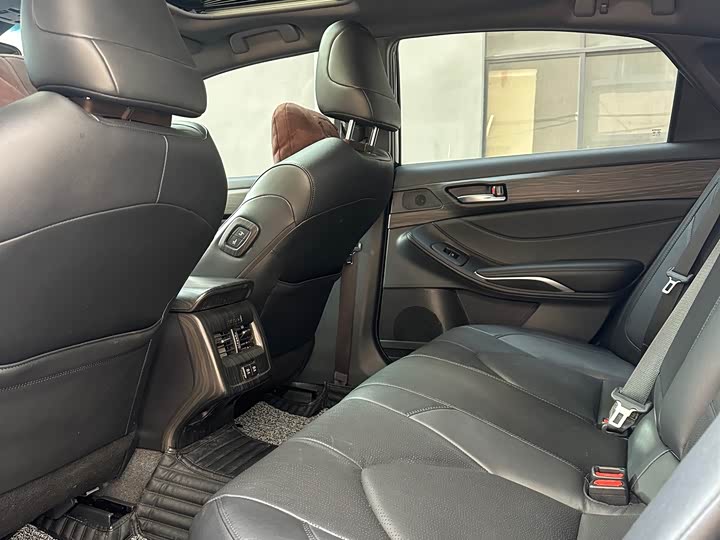 Фото 8 - Toyota Avalon