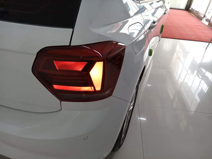 Фото 8 - Volkswagen Polo