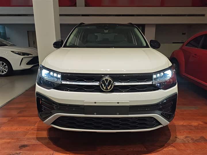 Фото 3 - Volkswagen Tharu