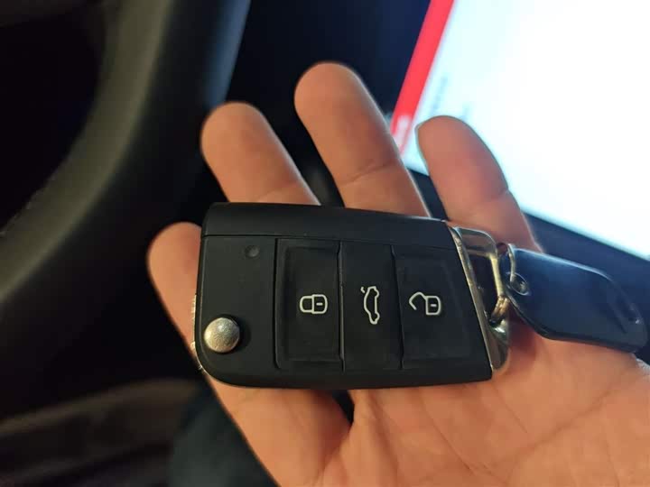 Фото 9 - Volkswagen Tharu