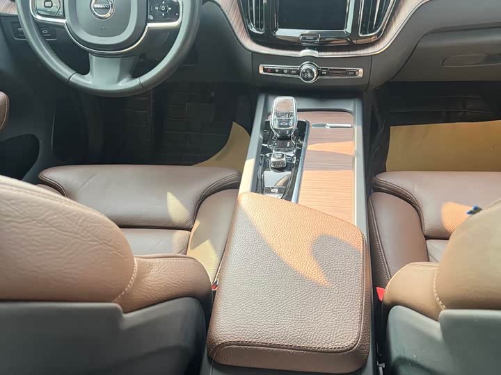 Фото 5 - Volvo XC60