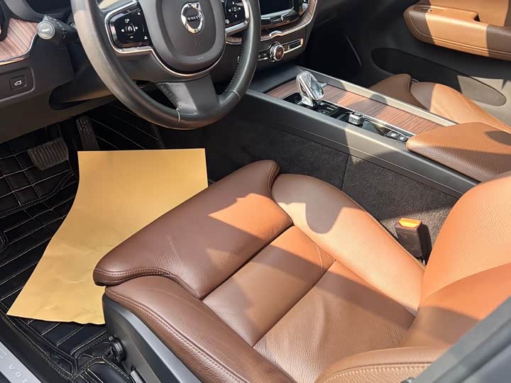 Фото 6 - Volvo XC60