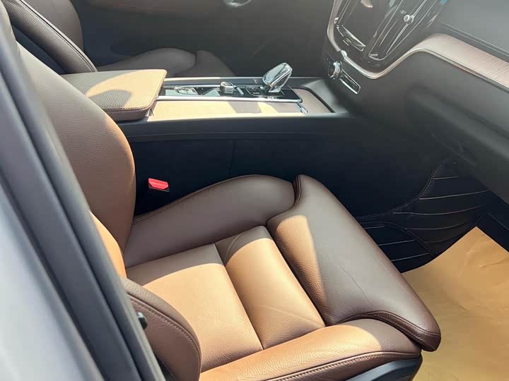 Фото 7 - Volvo XC60