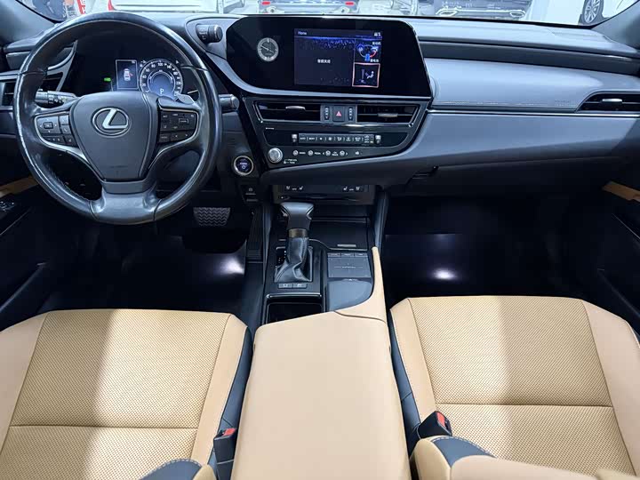 Фото 4 - Lexus ES