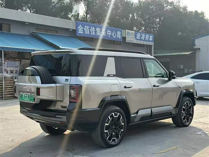 Фото 9 - BYD FangChengBao Leopard 8