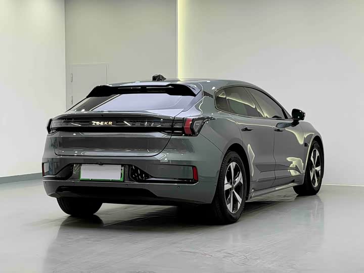 Фото 6 - Zeekr 001