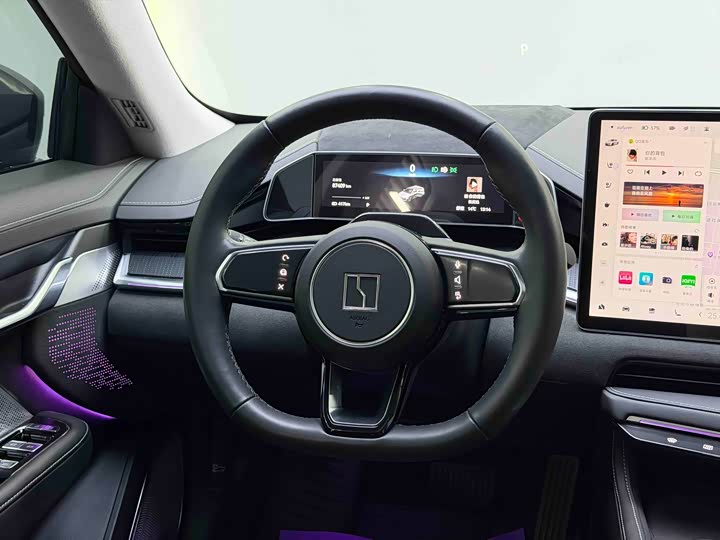 Фото 8 - Zeekr 001