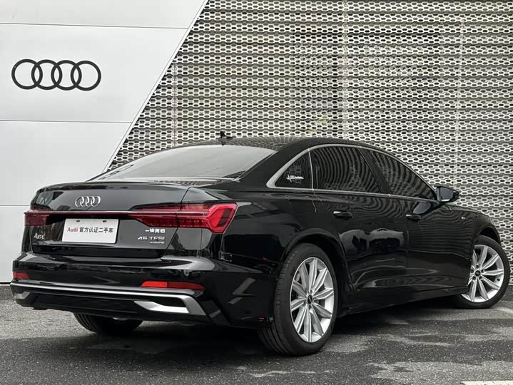 Фото 4 - Audi A6L