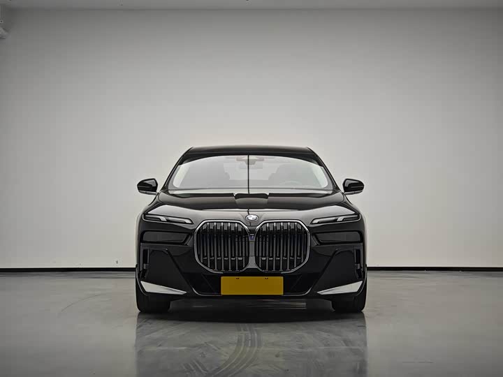 Фото 2 - BMW 7 Series