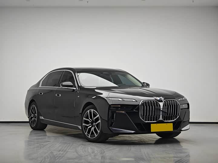 Фото 3 - BMW 7 Series