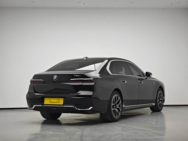 Фото 5 - BMW 7 Series