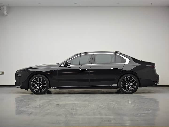 Фото 8 - BMW 7 Series