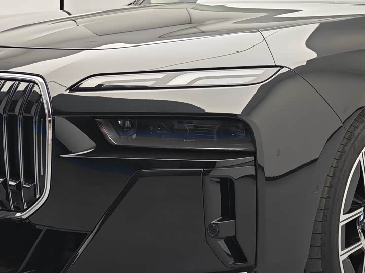 Фото 9 - BMW 7 Series