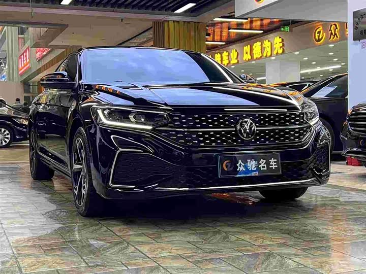 Фото 1 - Volkswagen Passat