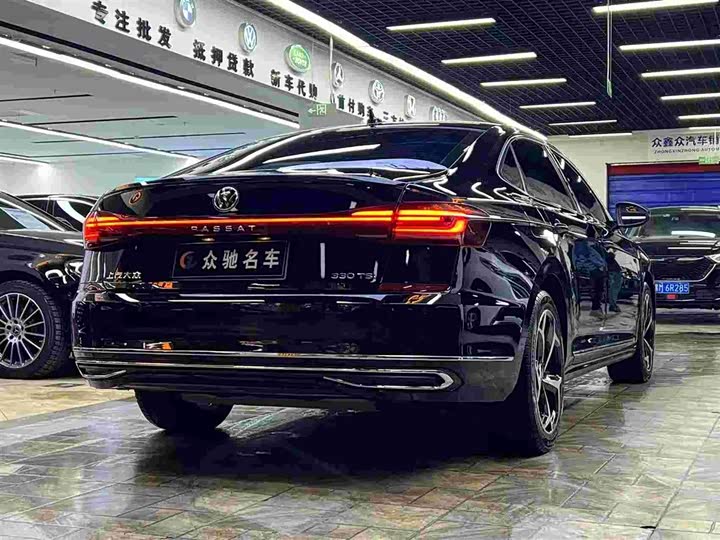 Фото 7 - Volkswagen Passat