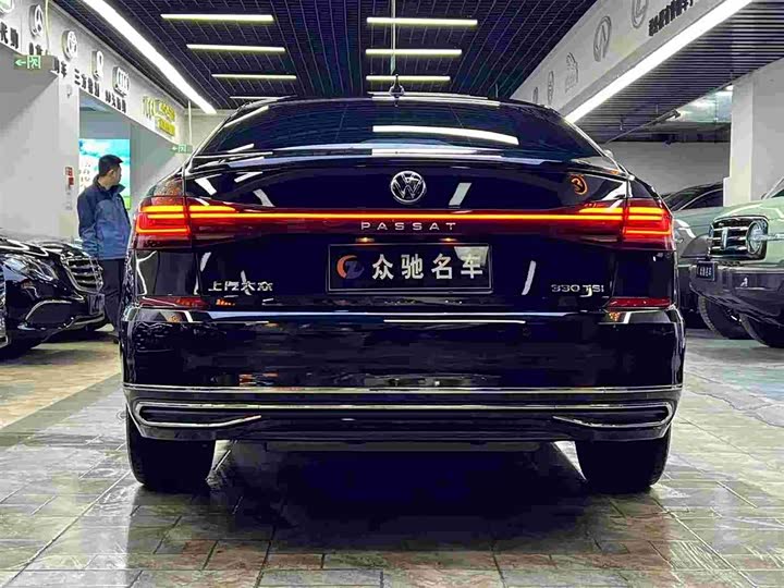 Фото 8 - Volkswagen Passat